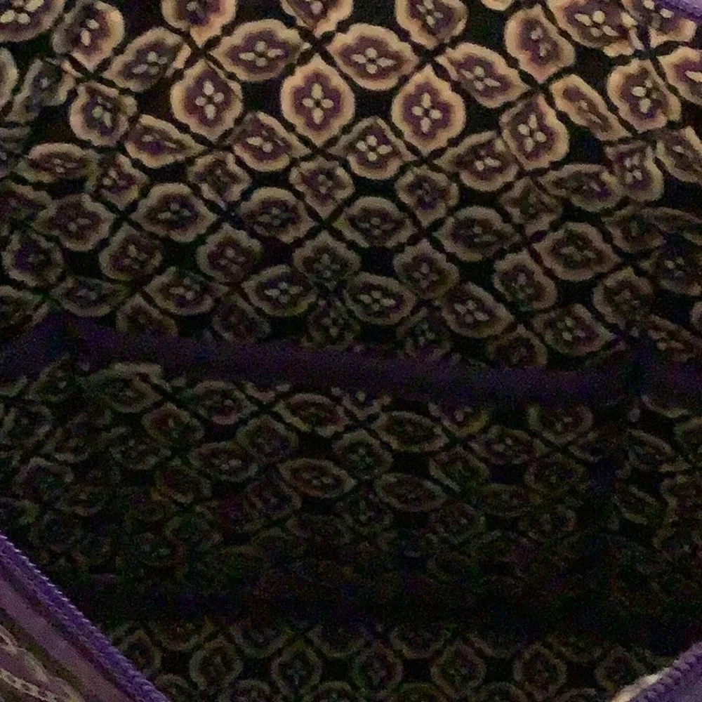 Vera Bradley, purple paisley shoulder bag - Picture 4 of 5